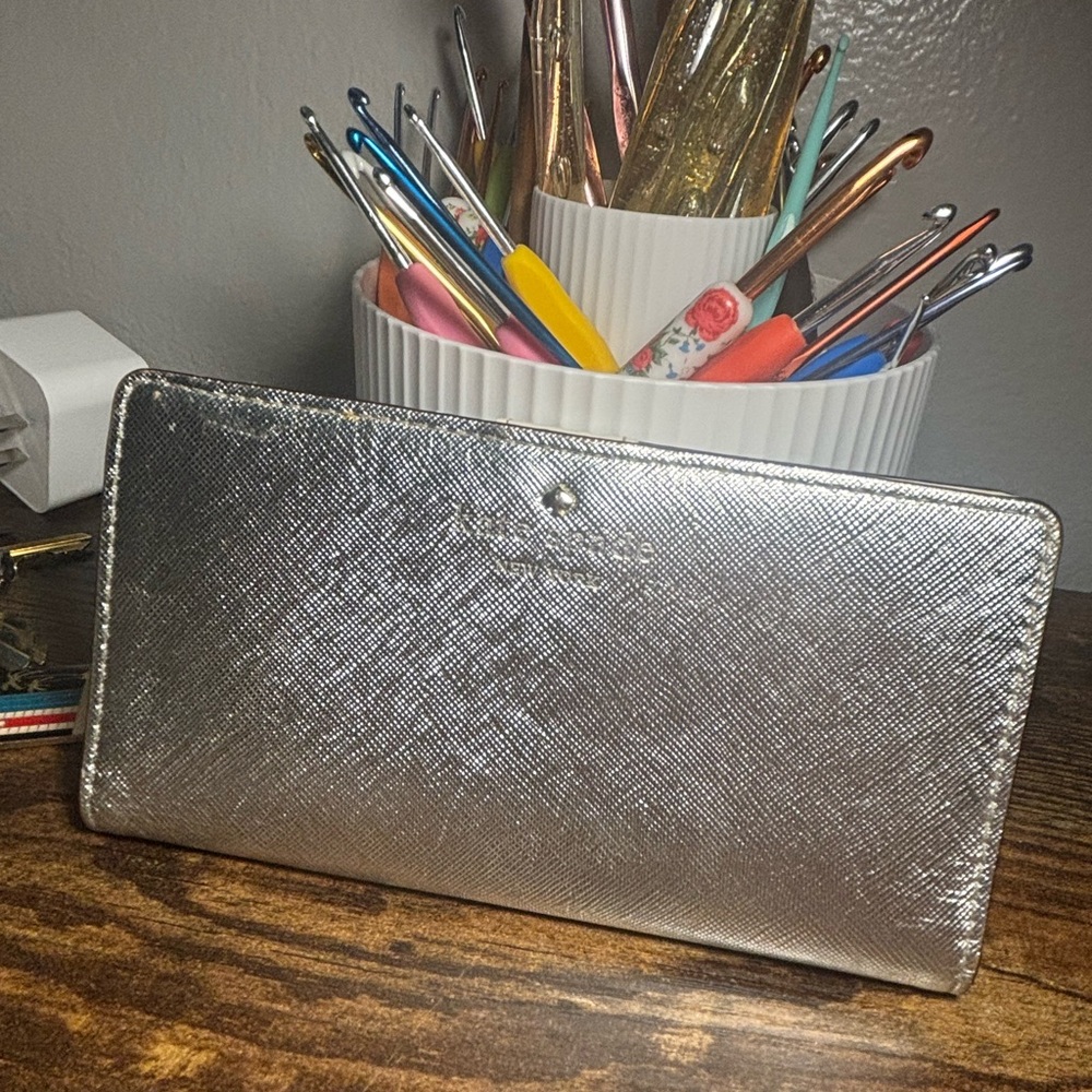 Kate Spade bifold wallet